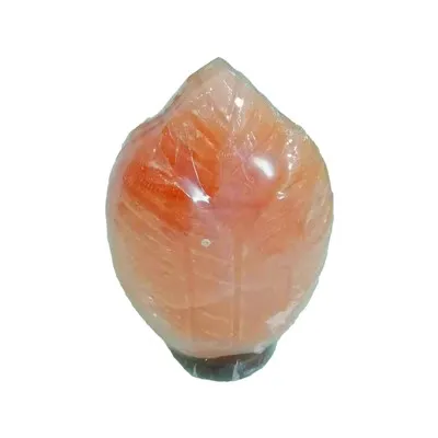 Изработени лампи от хималийска сол